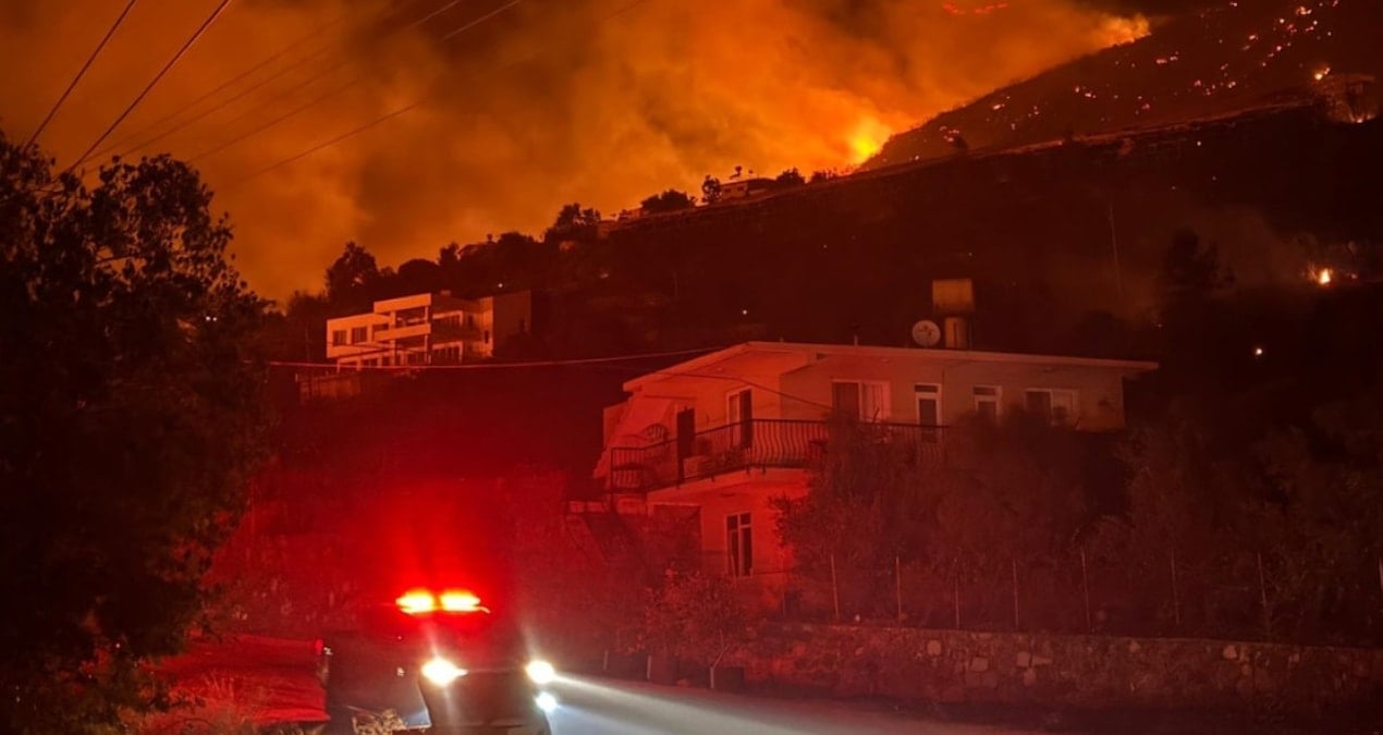 alanyada orman yangini bazi evler bosaltildi 7L1EI82p