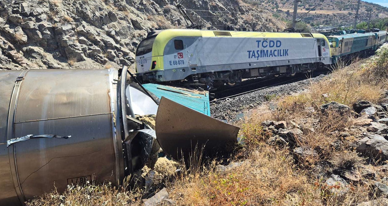 malatyada iki yuk treni carpisti gyJLuMCc