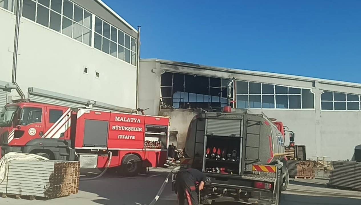 malatyada mobilya imalathanesinde yangin PzLhp8E1