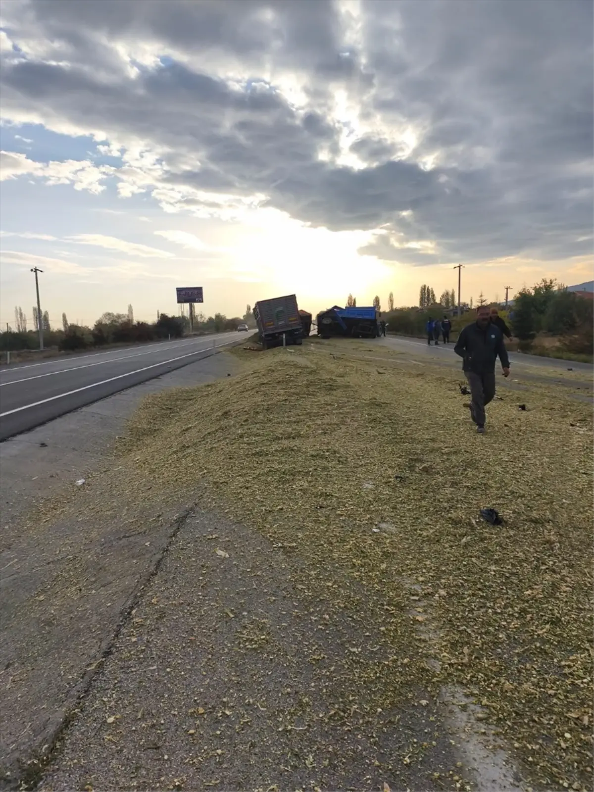 afyonda tir traktor kazasi 2 yarali nUUZNTXK.jpg