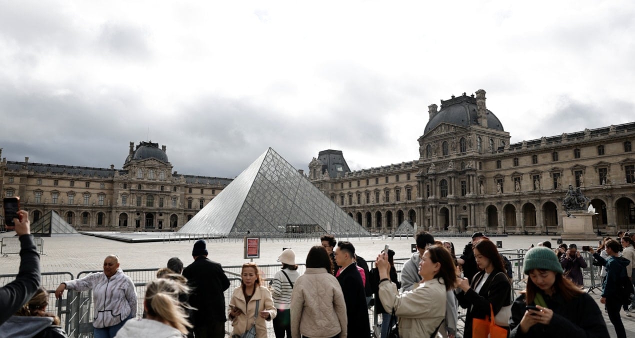 louvre muzesindeki soygunun faturasi 42 milyar tl mCW9vOJi.jpg
