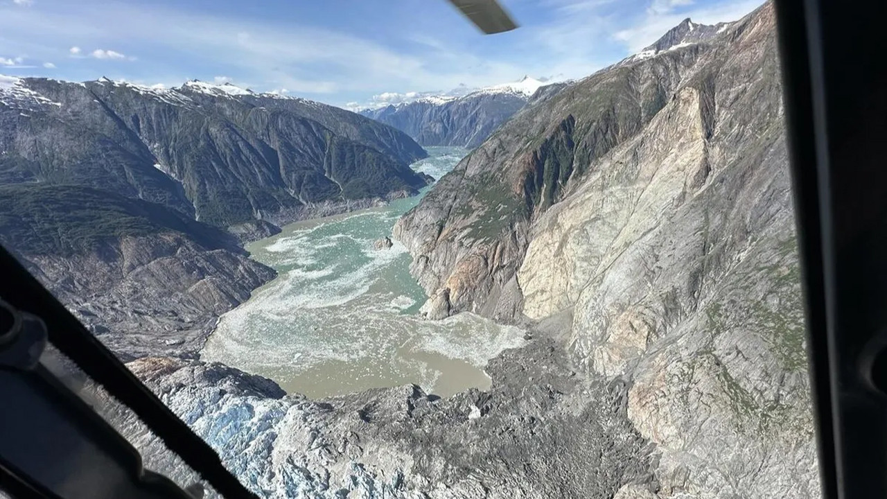 mega tsunami dehseti dalgalar 500 metre yukseklige ulasti iLwmt5Ny.jpg
