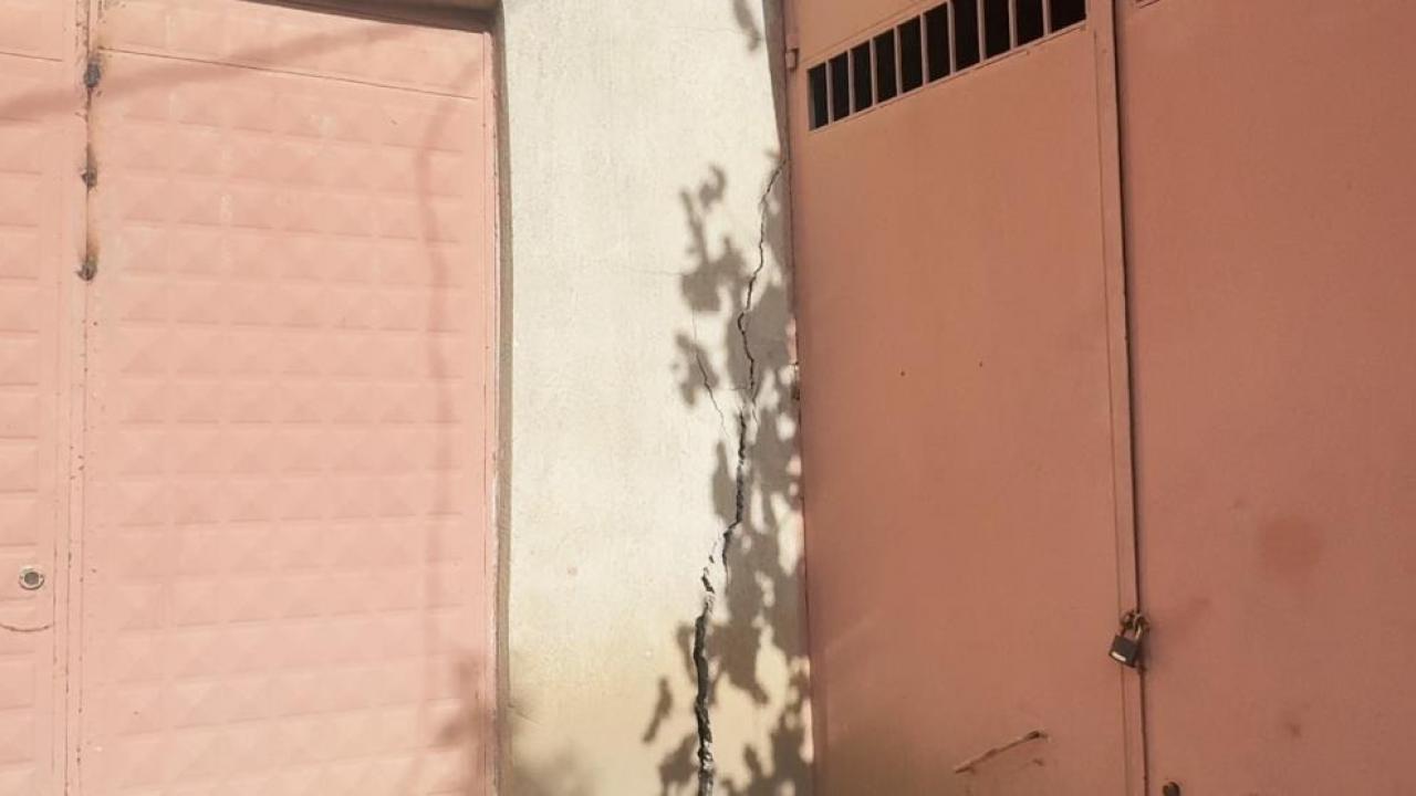 1 metrelik obruklar olustu evlerin duvarlari catladi eCLcsNqq.jpg