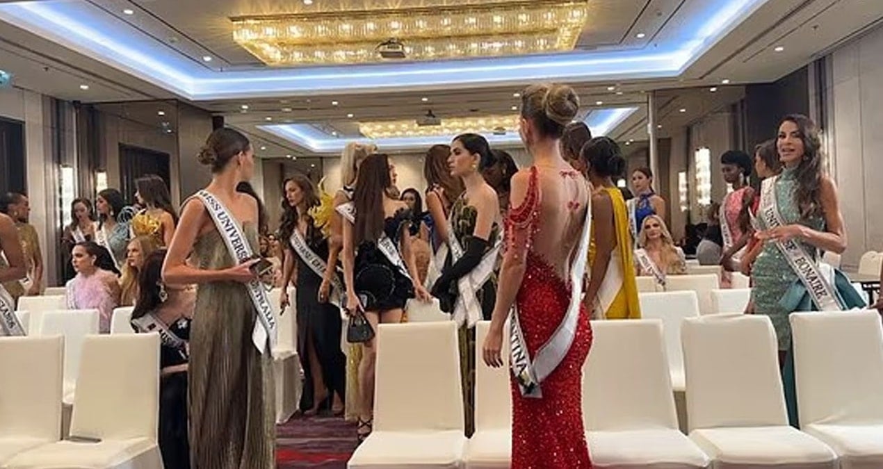 kainatin en guzel kadini salonu apar topar terk etti fwIO4vI1.jpg