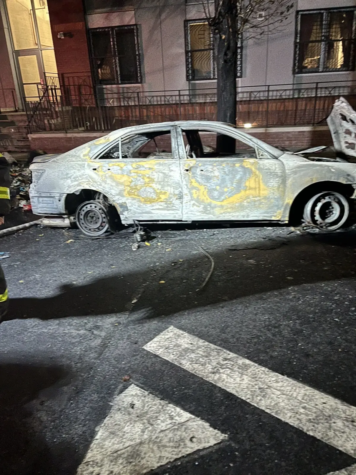 new yorkta arac patlamasi 7 itfaiyeci yaralandi LzKzAFQy.jpg