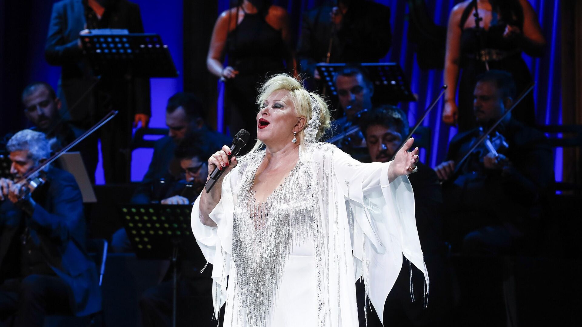 unlu sanatci kalp krizi gecirmisti yogun bakima alindi QVqrd5ss.jpg