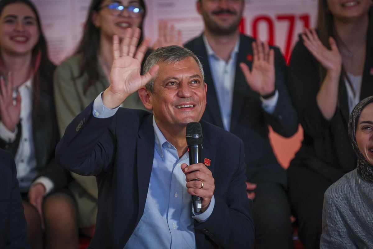 CHP Lideri Özel, Yurtdışındaki Gençlerle Dijital Buluşma Gerçekleştirdi