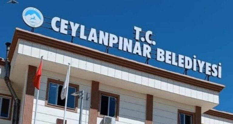 dem-partili-belediyenin-konseri-bayrak-tartismasi-sonrasi-iptal-edildi-25dDPuZy