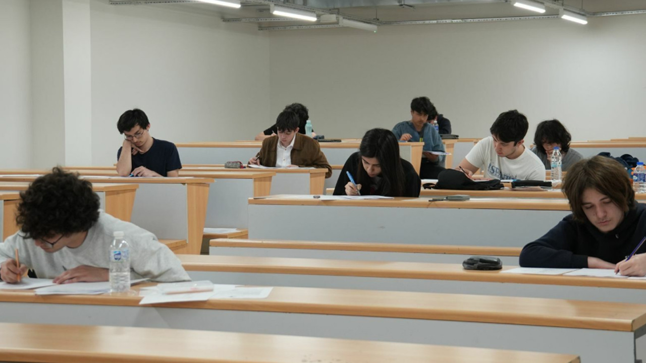 gelecegin-bilim-insanlari-dogus-universitesinde-bulustu-2-fizik-yarismasi-heyecani-qSHDXF3r