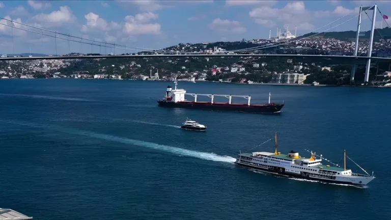 istanbul-bogazinda-yat-yarisi-transit-gemi-gecislerine-kapatildi-6SQq5jIU